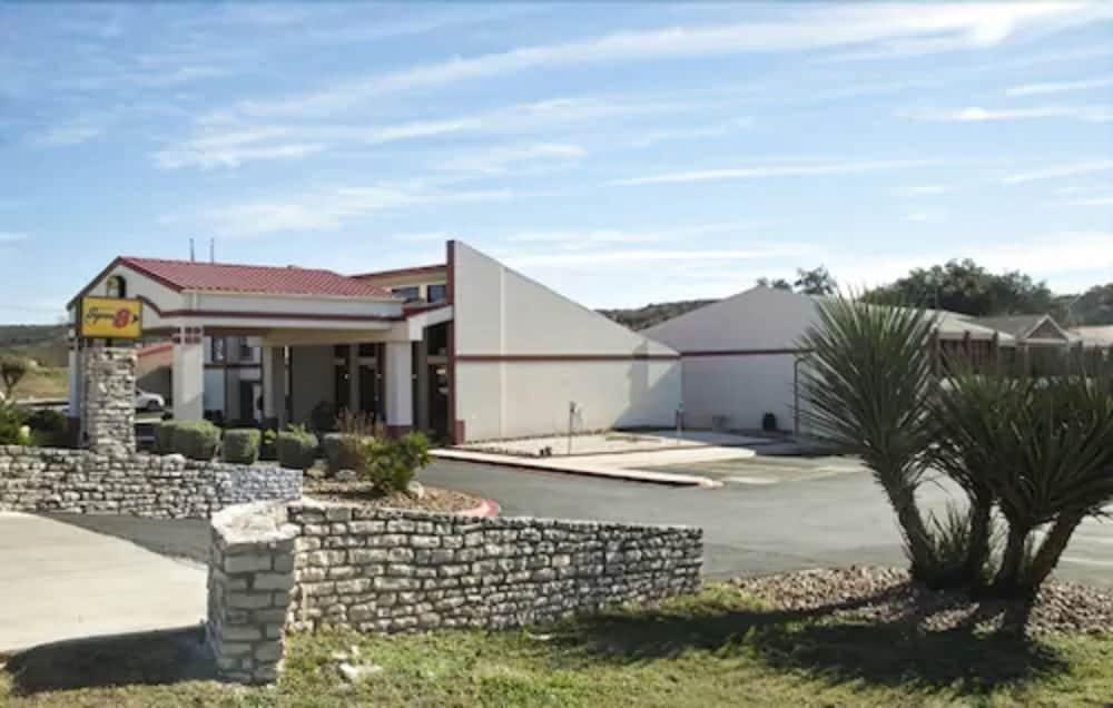Super 8 By Wyndham Kerrville Tx Zewnętrze zdjęcie