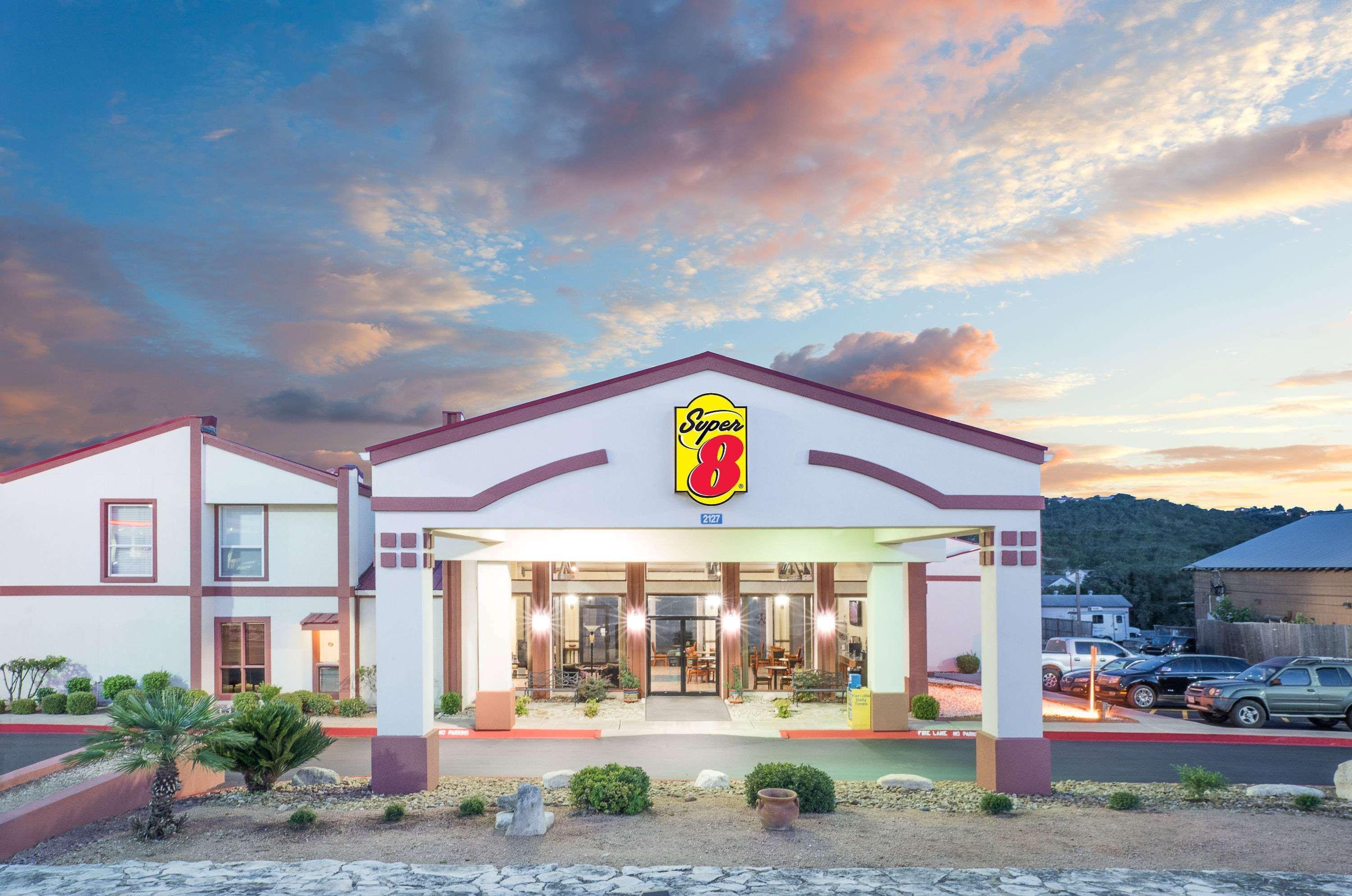 Super 8 By Wyndham Kerrville Tx Zewnętrze zdjęcie