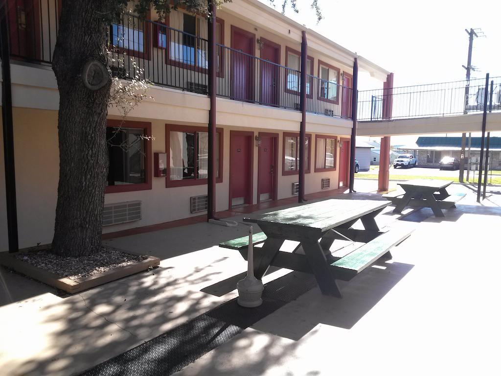 Super 8 By Wyndham Kerrville Tx Zewnętrze zdjęcie