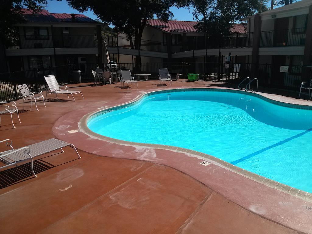Super 8 By Wyndham Kerrville Tx Zewnętrze zdjęcie