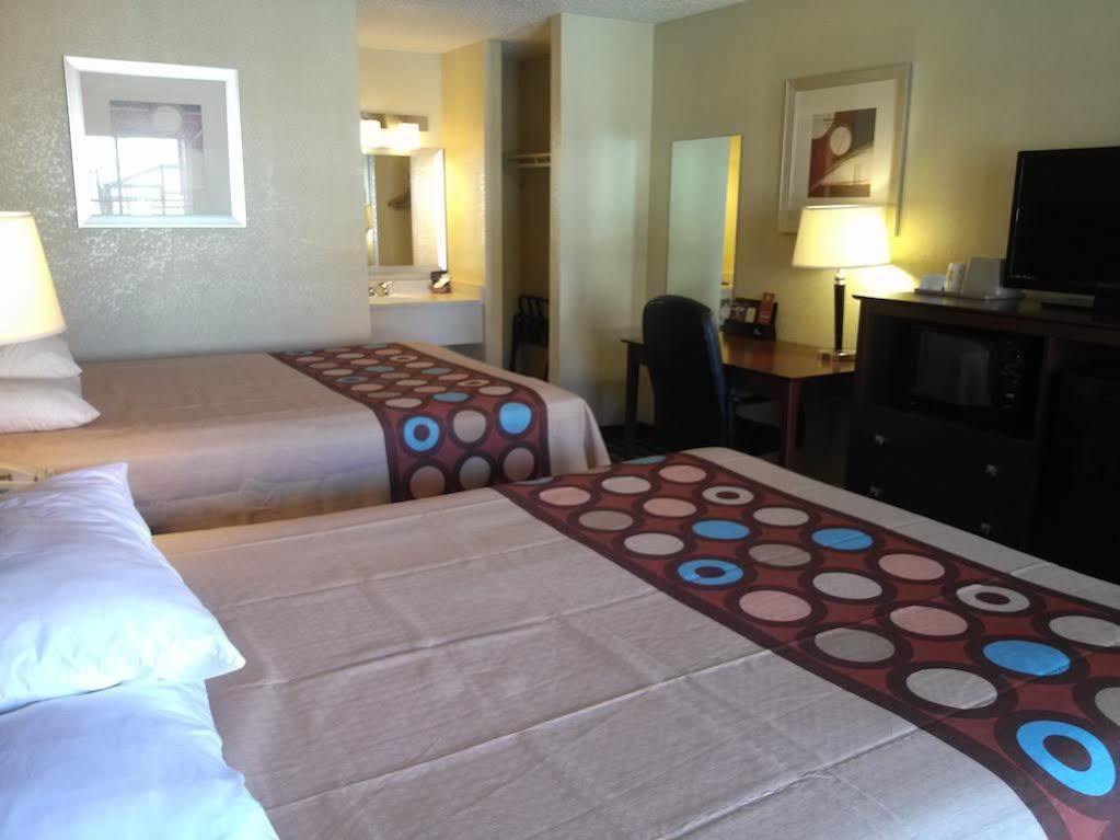 Super 8 By Wyndham Kerrville Tx Zewnętrze zdjęcie